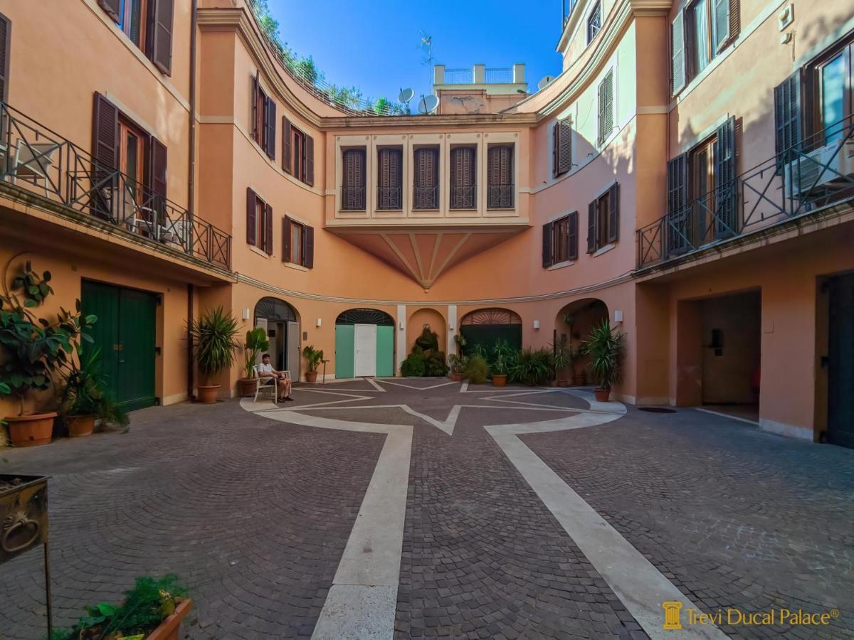 Trevi Ducal Palace * Rom